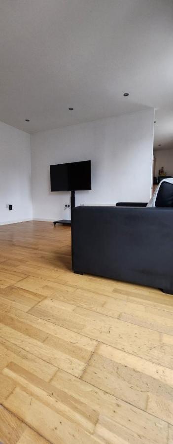 Shared Apartment - Walking From Leeds City Center ภายนอก รูปภาพ