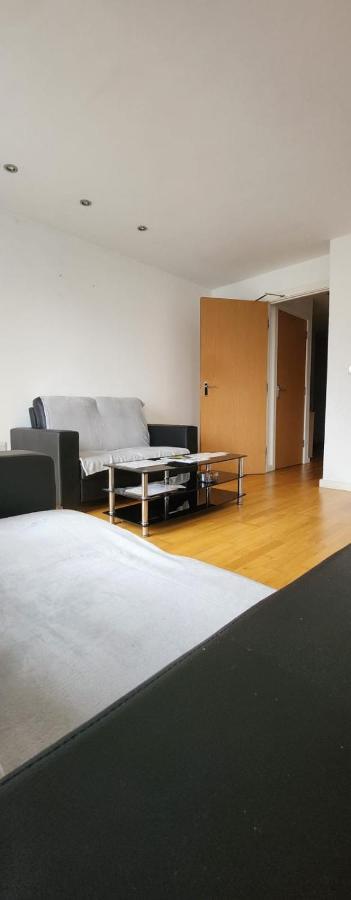 Shared Apartment - Walking From Leeds City Center ภายนอก รูปภาพ