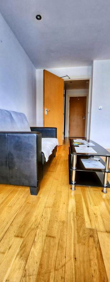 Shared Apartment - Walking From Leeds City Center ภายนอก รูปภาพ