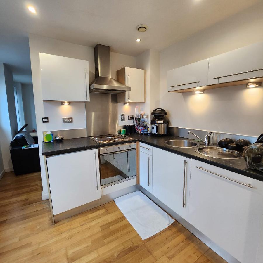 Shared Apartment - Walking From Leeds City Center ภายนอก รูปภาพ