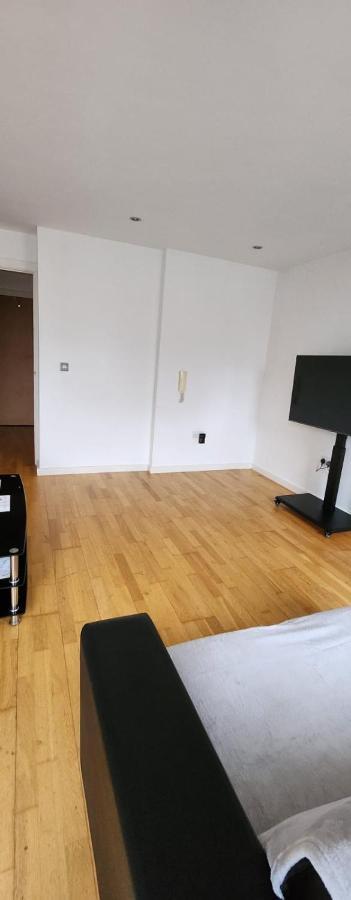 Shared Apartment - Walking From Leeds City Center ภายนอก รูปภาพ